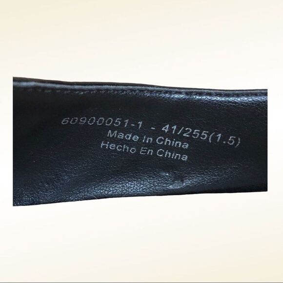 Charles & Keith Black Patent Leather Floral, 10.5 - Picture 4 of 7